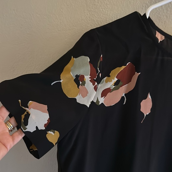 Great condition top. Perfect for day to night - Picture 2 of 5